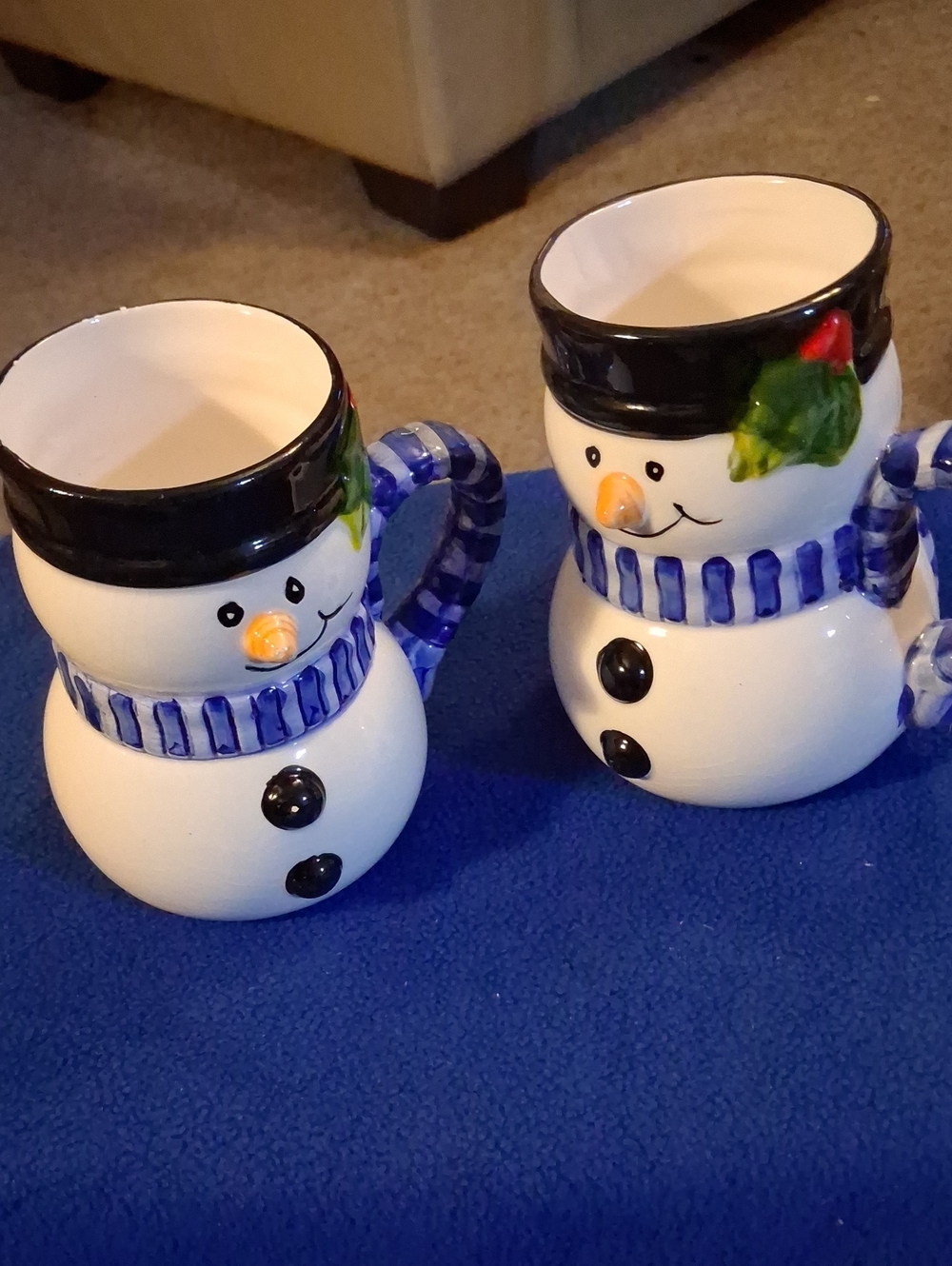 Set Of 2 Ceramic  Holiday  Snowman  Ceramic Mugs - Blue AND WHITE